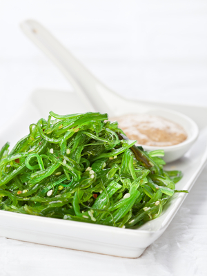 Seaweed Salad with walnut sauce