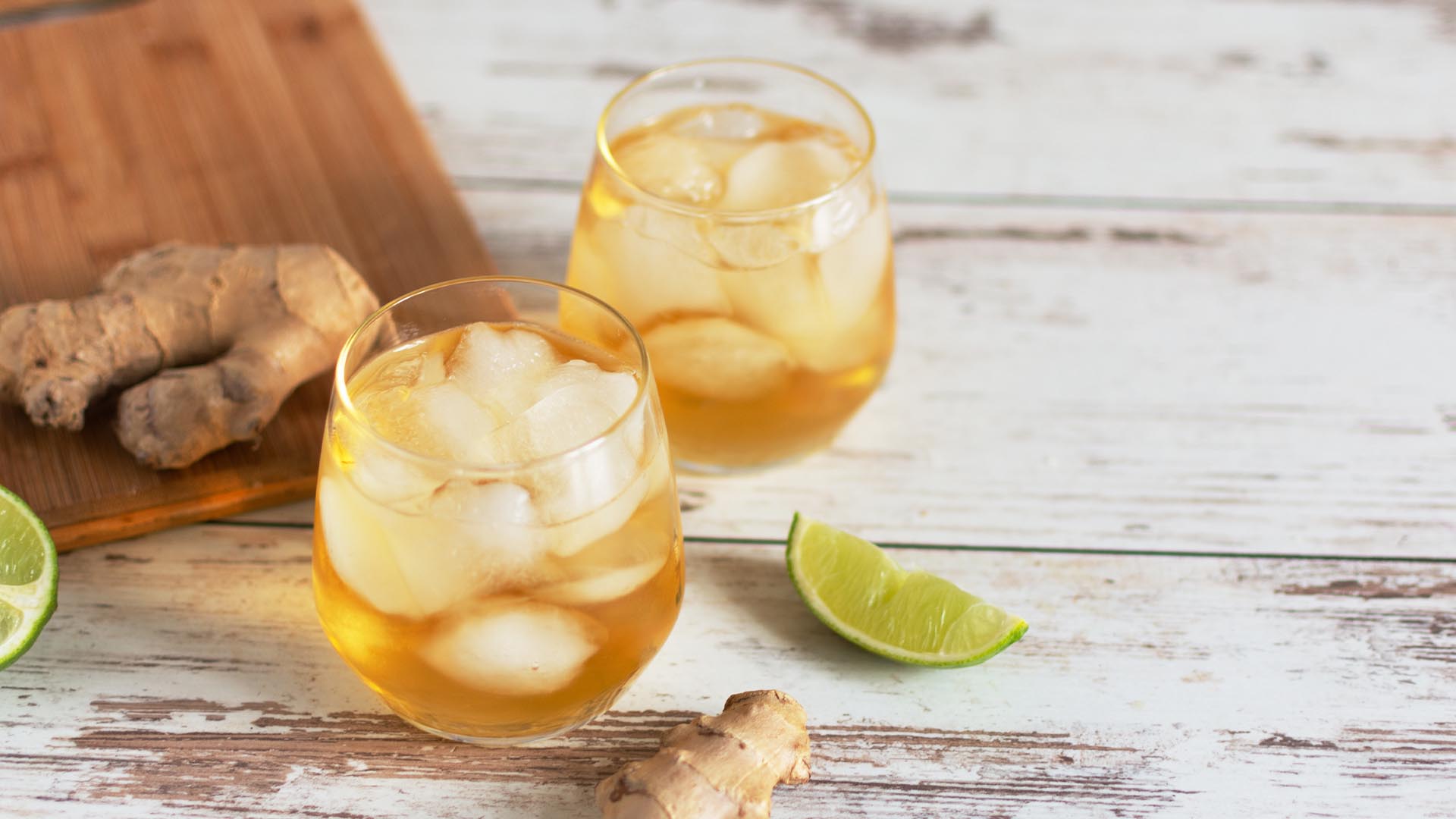 Ginger lemonade tea refreshment for summer